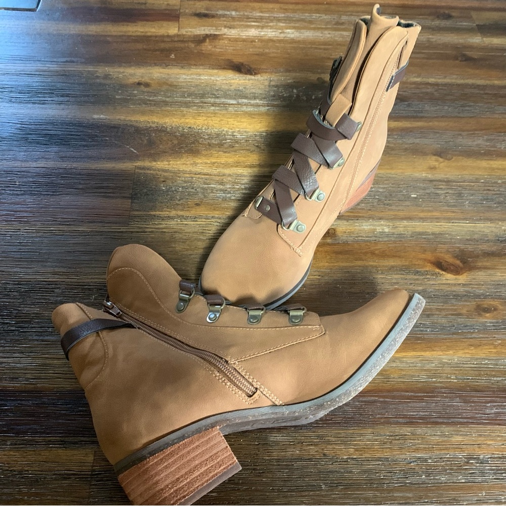 Korks Reese Tan Dark Brown Nubuck Modern Short Riding Boot Size  NWOB 7.5